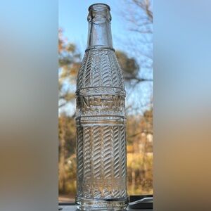 1925-50 NEHI 9 oz Embossed Soda Bottle Poughkeepsie NY Hudson Valley No Chips